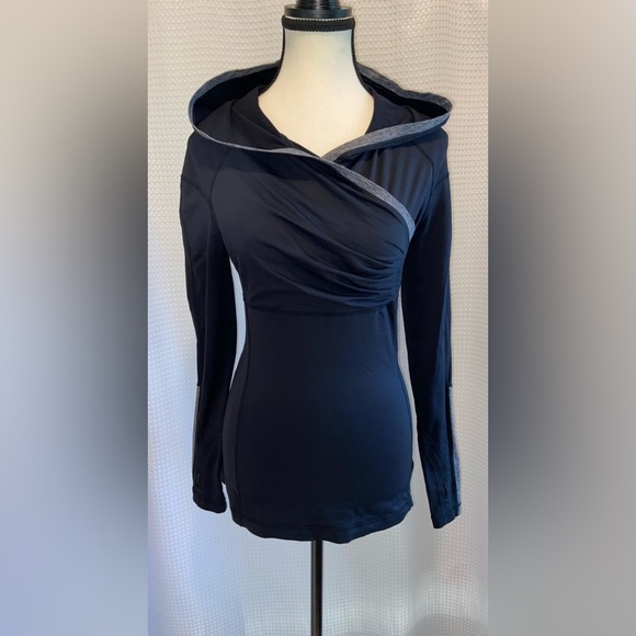 Women’s LULULEMON ATHLETICA Run Cross Train Pullover size 4 - Picture 3 of 16